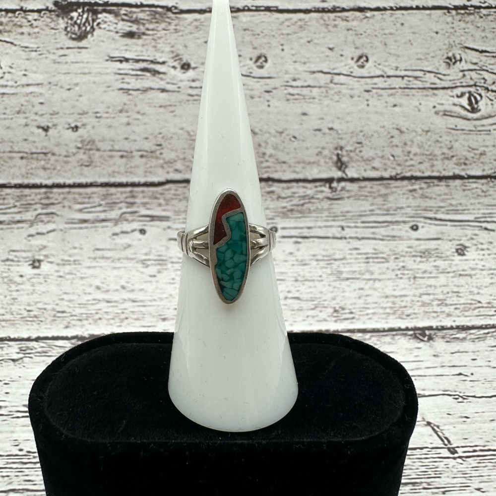Vintage Silver Ring with Turquoise and Red Inlay Design